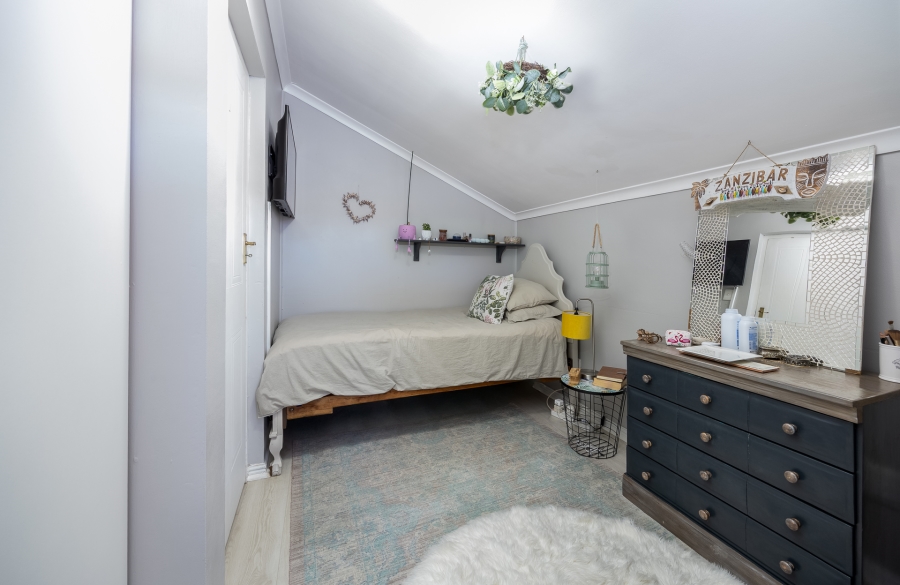 3 Bedroom Property for Sale in Uitzicht Western Cape